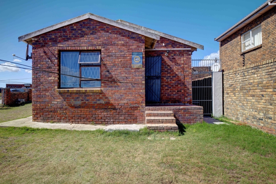 2 Bedroom Property for Sale in West End Eastern Cape